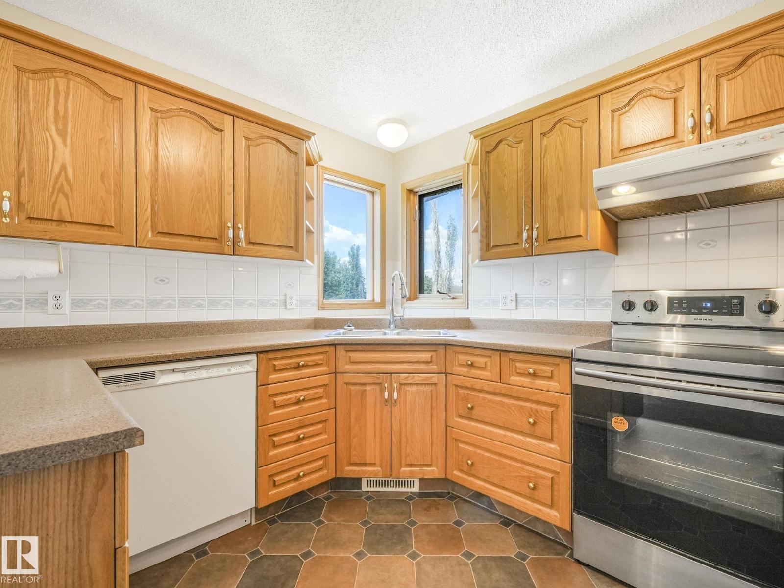 Single Family House for Sale in   ST NW Edmonton 