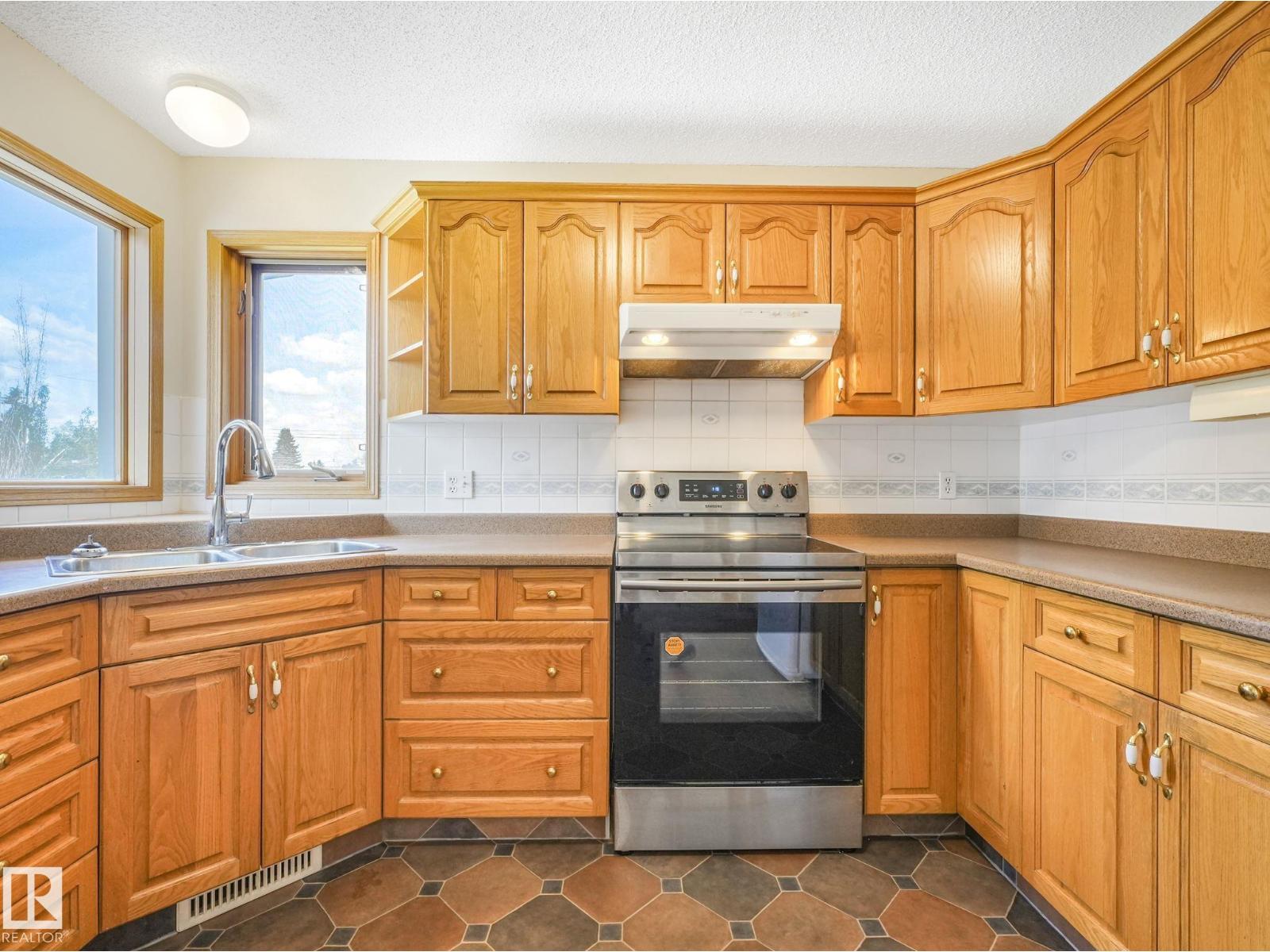 Single Family House for Sale in   ST NW Edmonton 