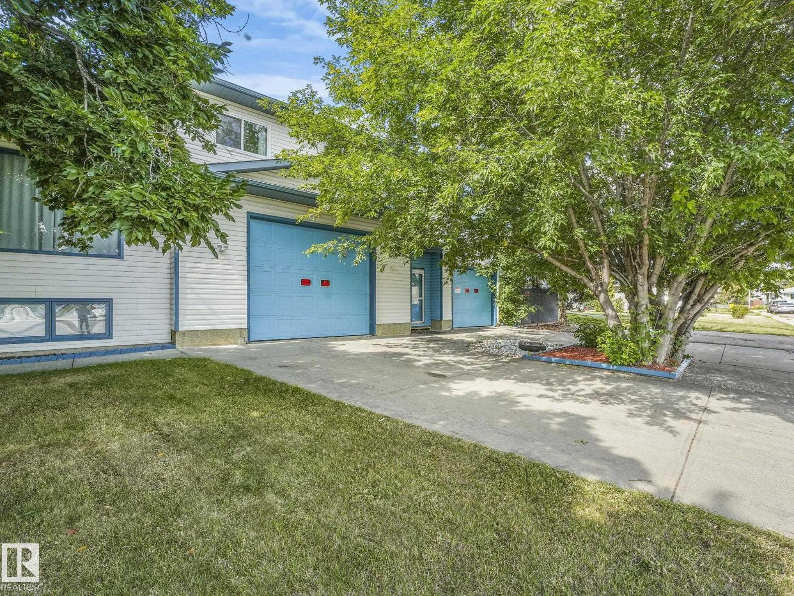 Single Family House for Sale in   ST NW Edmonton 