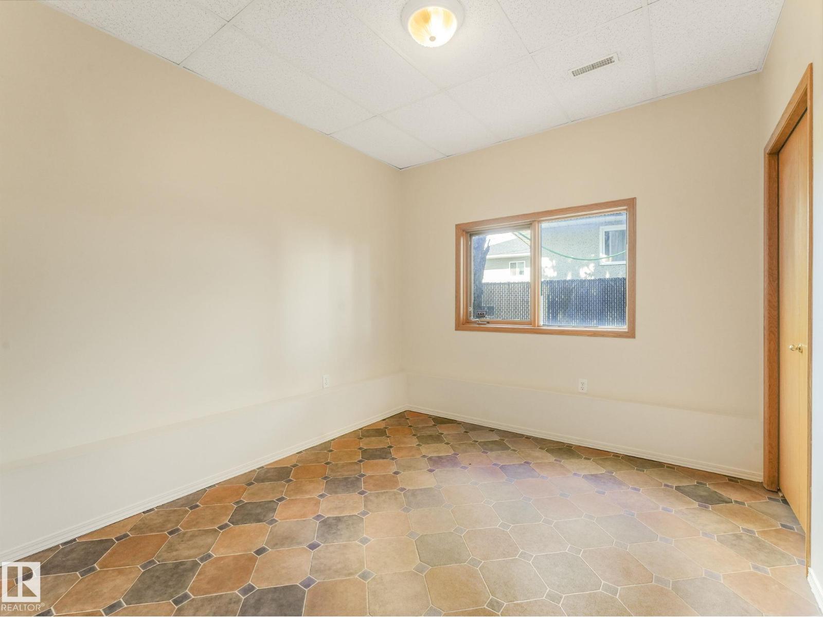 Single Family House for Sale in   ST NW Edmonton 
