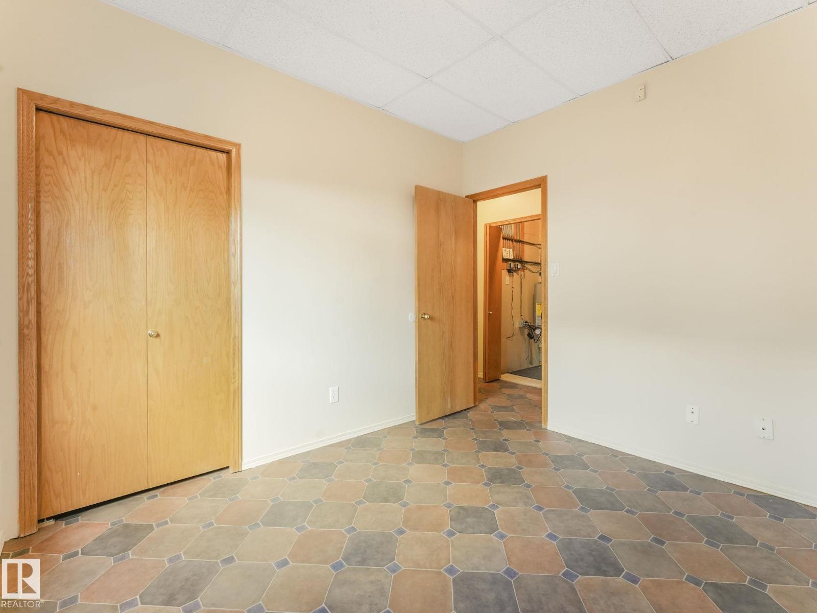 Single Family House for Sale in   ST NW Edmonton 