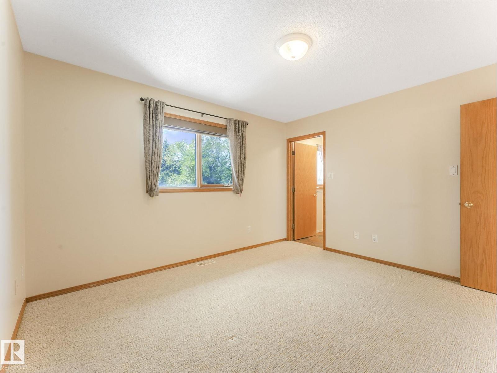 Single Family House for Sale in   ST NW Edmonton 