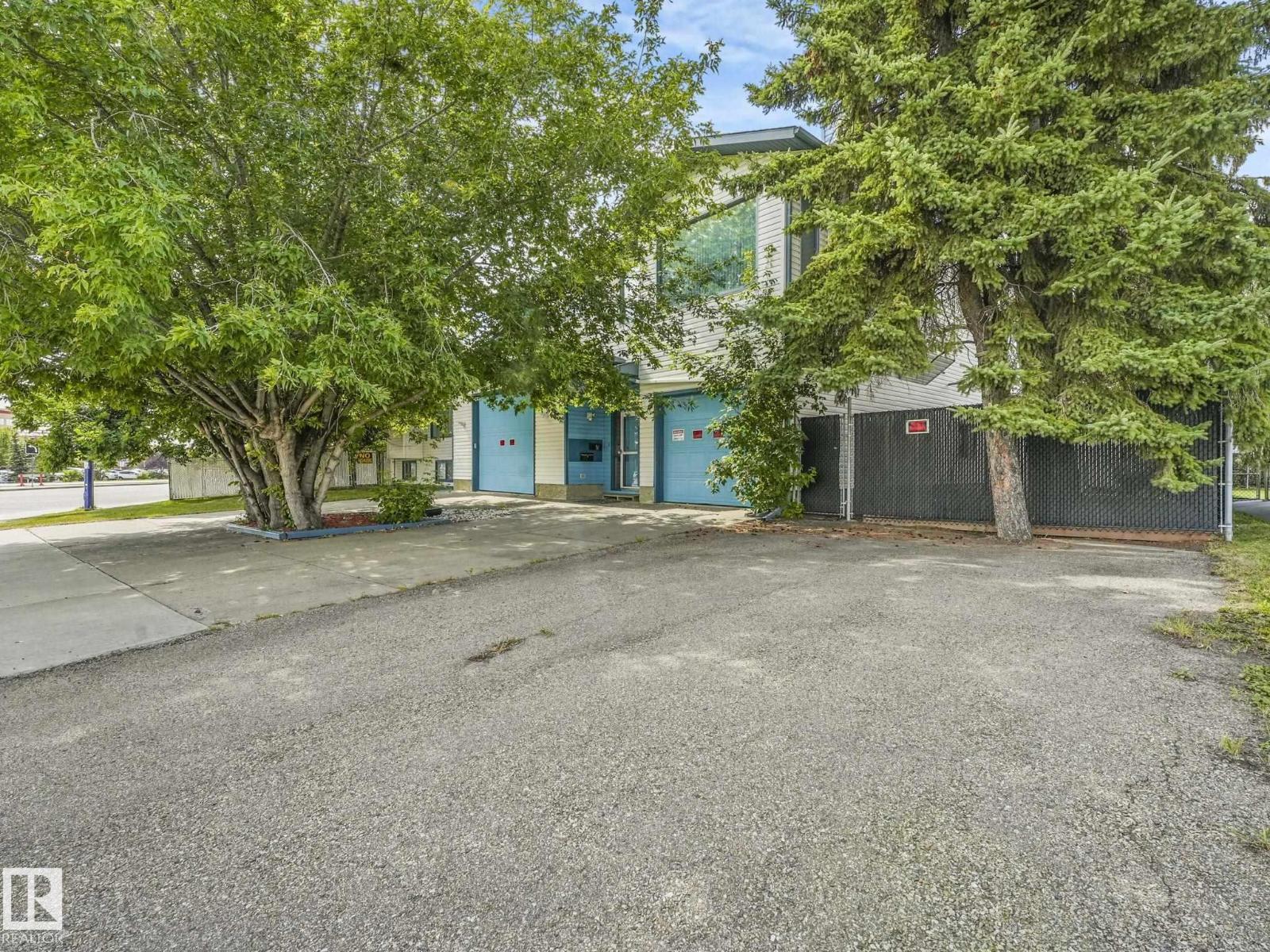 Single Family House for Sale in   ST NW Edmonton 