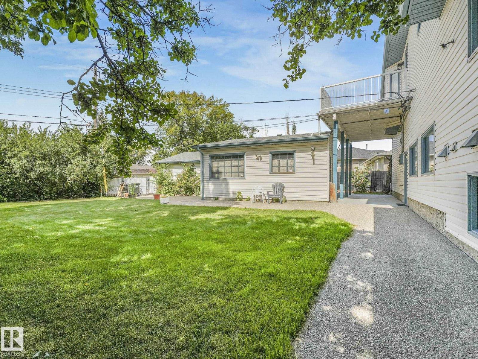 Single Family House for Sale in   ST NW Edmonton 