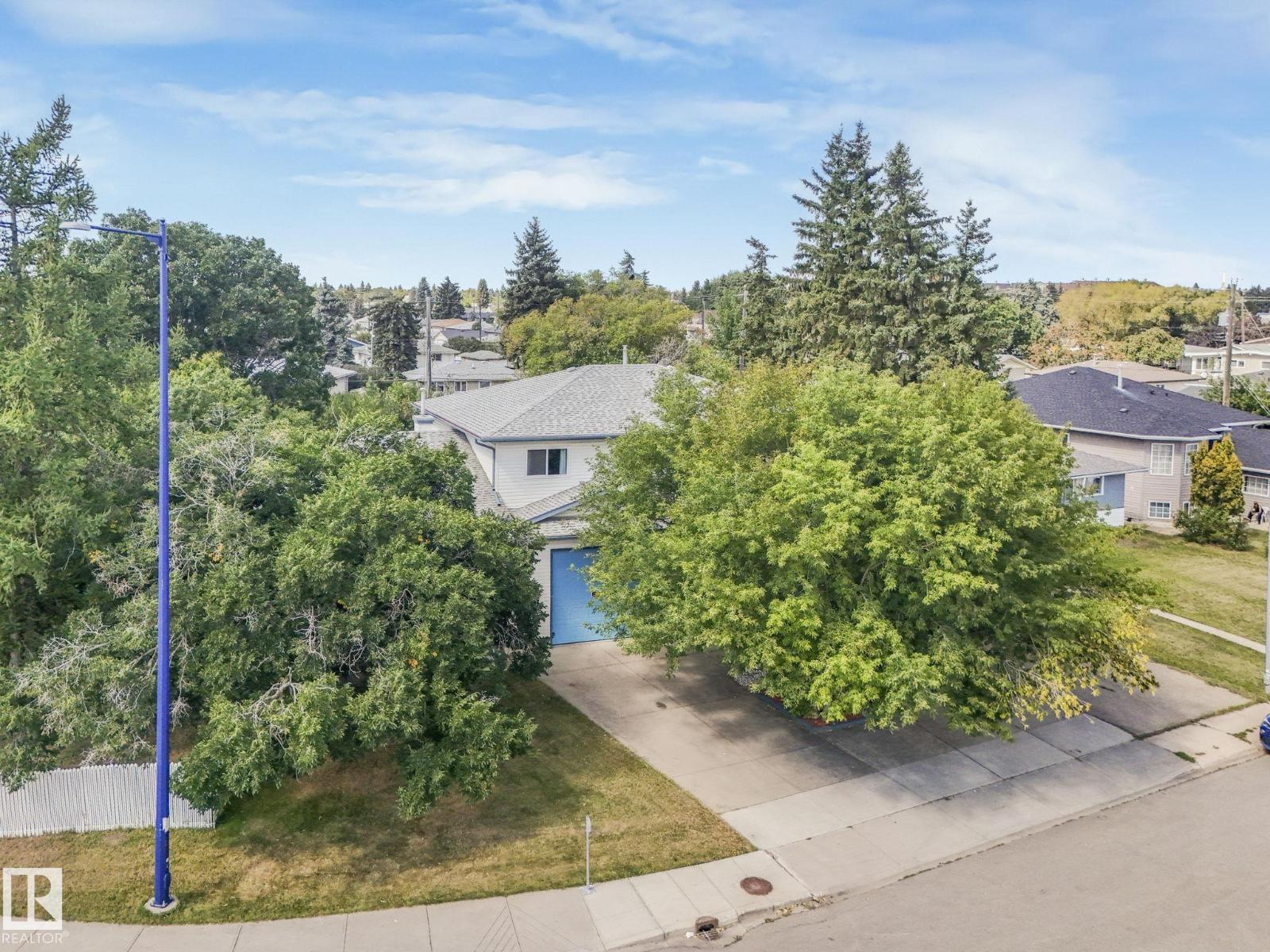 Single Family House for Sale in   ST NW Edmonton 