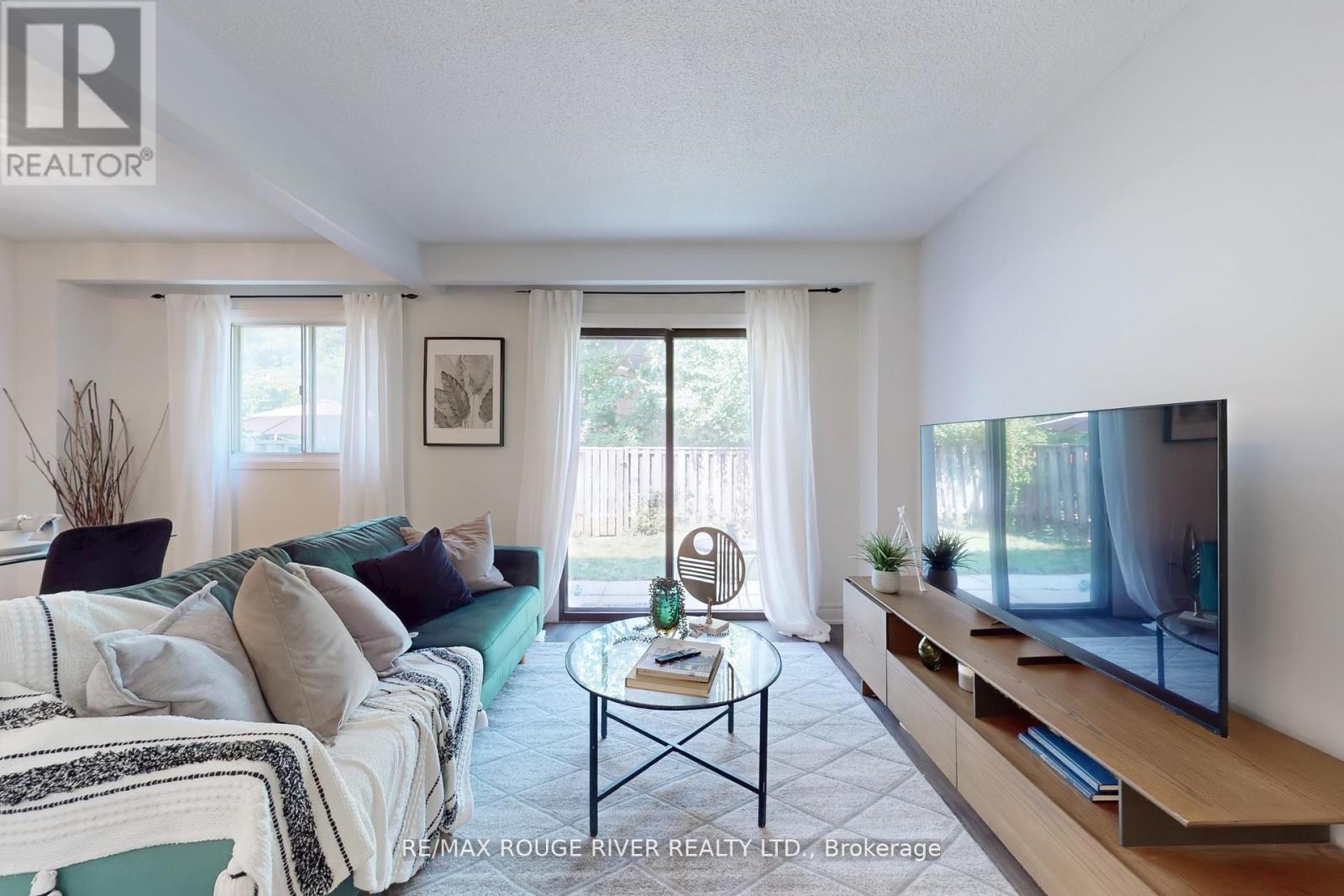 Photo 6 of 24 34 Dundalk Drive, Toronto ON