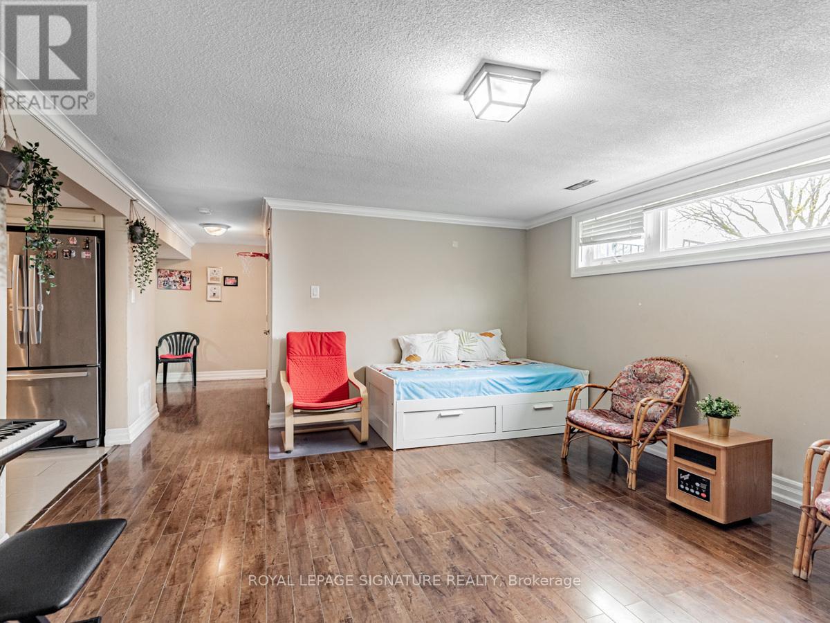 Photo 7 of Lower 193 Fairglen Avenue, Toronto ON