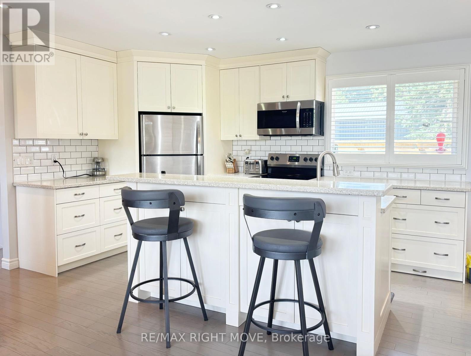 Photo 5 of 116 Mill Street E, Springwater ON