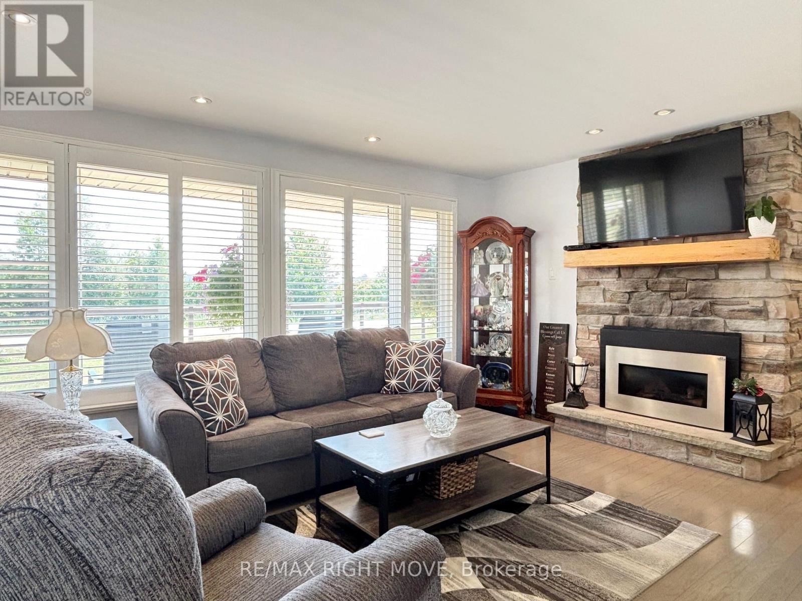 Photo 7 of 116 Mill Street E, Springwater ON