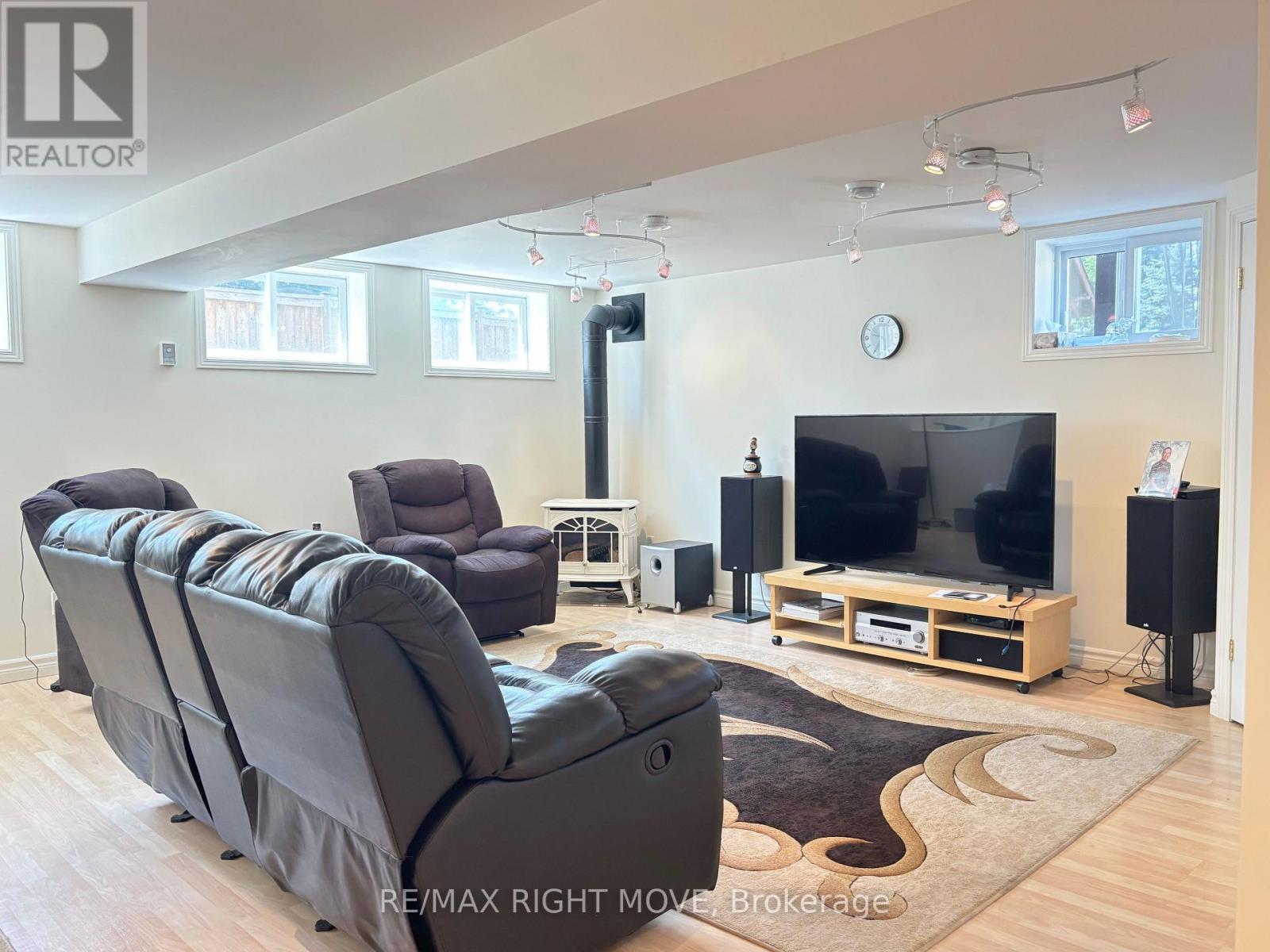 Photo 11 of 116 Mill Street E, Springwater ON