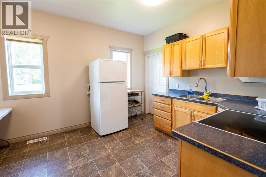 Photo 10 of 9109 94 Street, La Crete AB