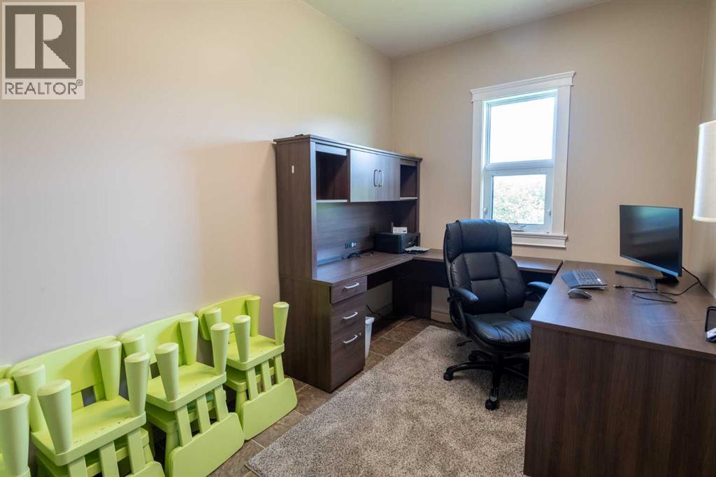 Photo 8 of 9109 94 Street, La Crete AB