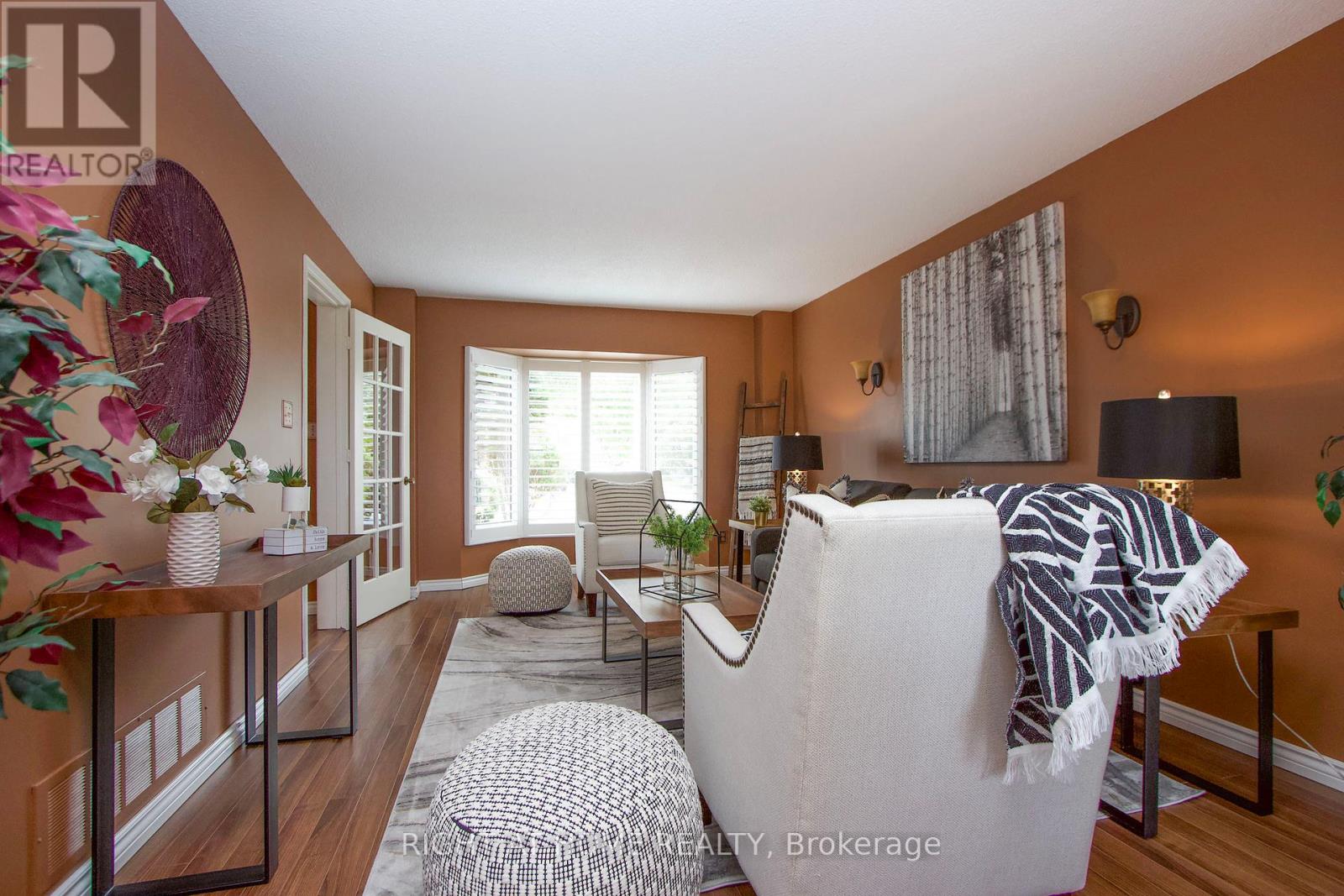 Photo 26 of 102 Hialeah Crescent, Whitby ON