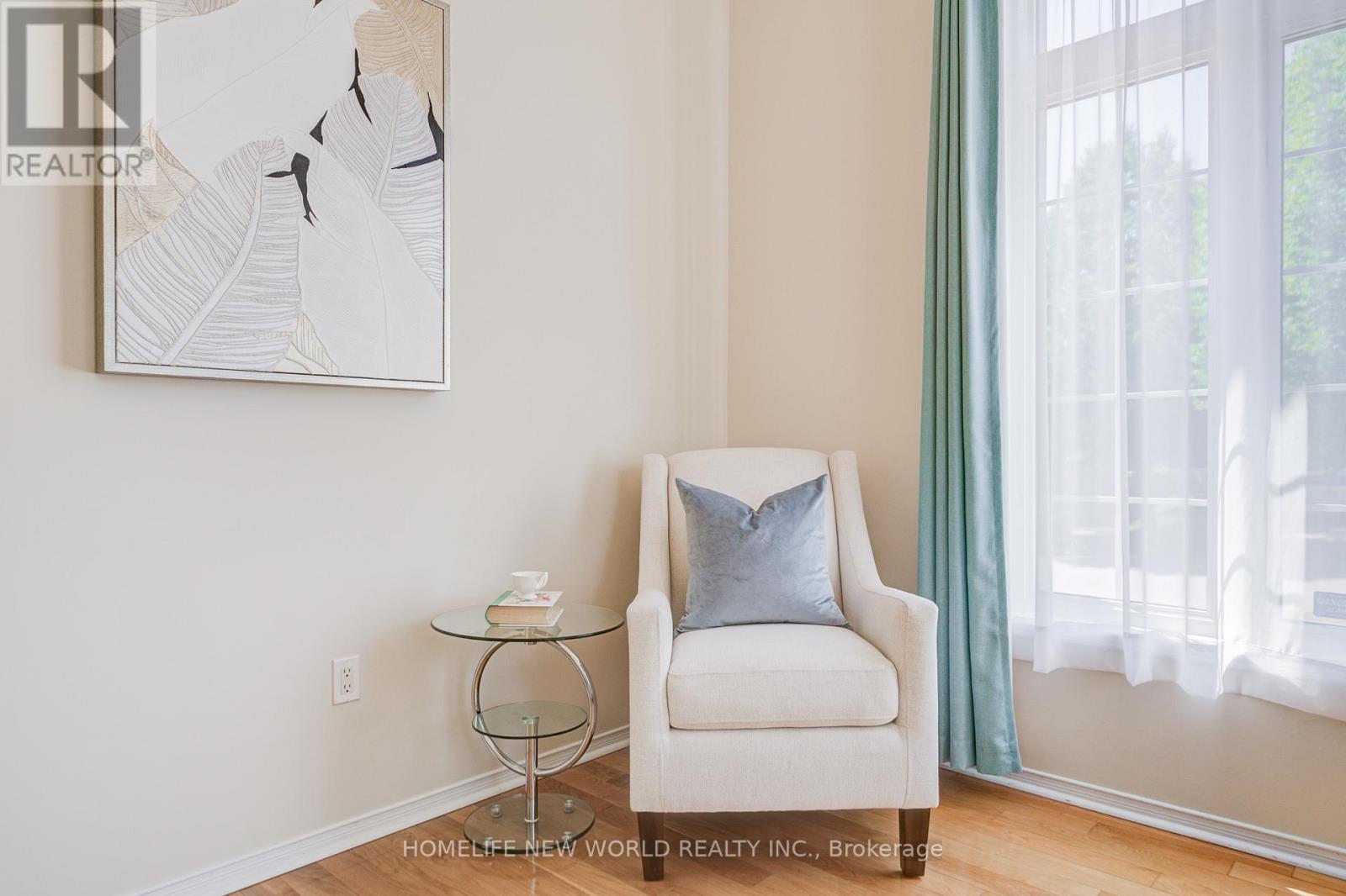 Photo 10 of 25 Abilene Court, Richmond Hill ON