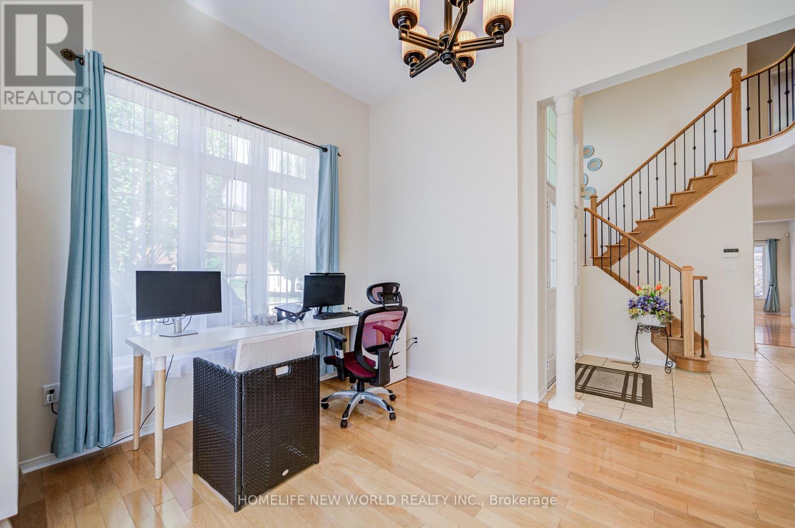 Photo 11 of 25 Abilene Court, Richmond Hill ON