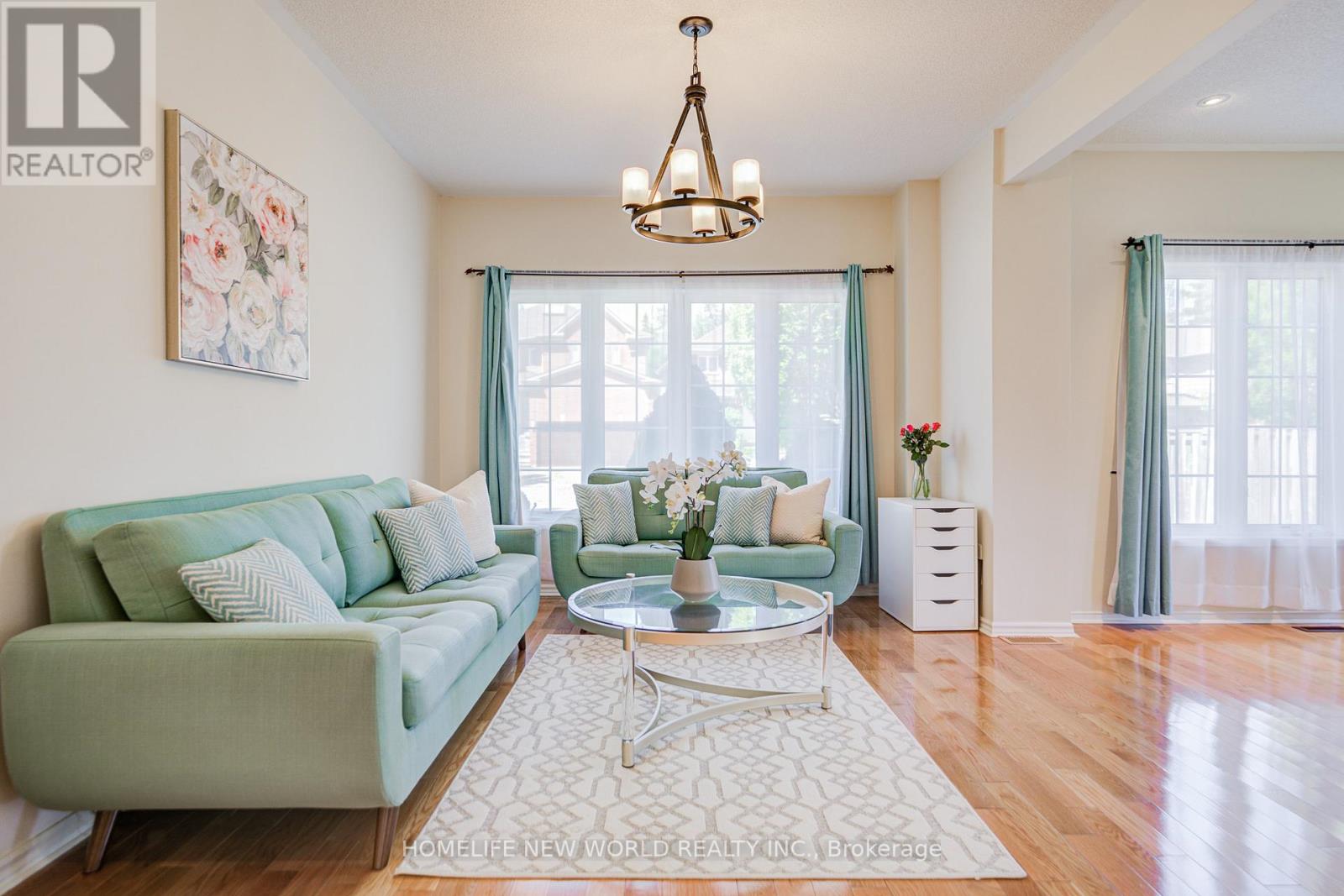 Photo 13 of 25 Abilene Court, Richmond Hill ON
