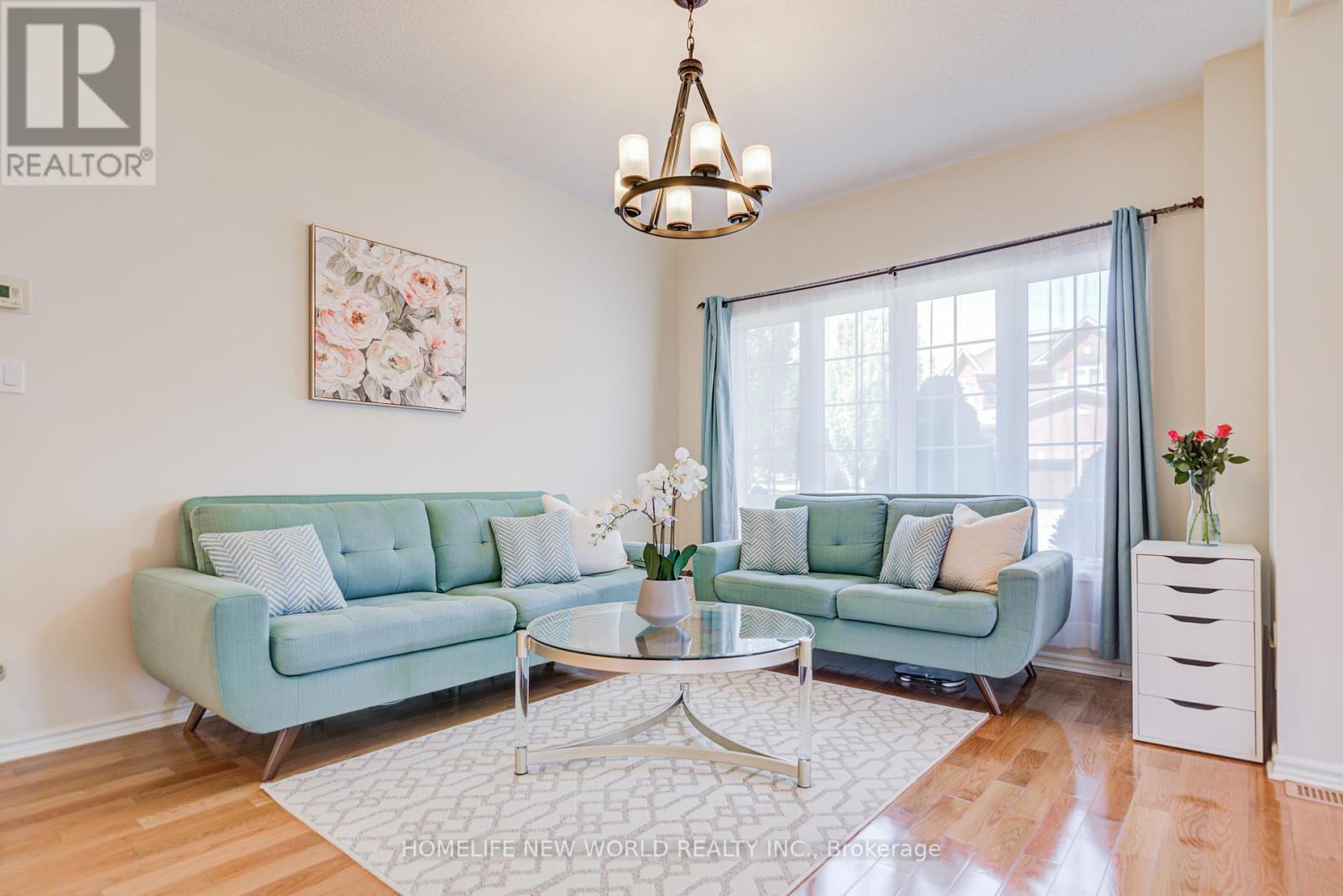 Photo 14 of 25 Abilene Court, Richmond Hill ON