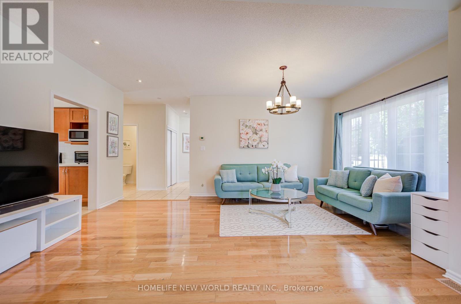 Photo 15 of 25 Abilene Court, Richmond Hill ON
