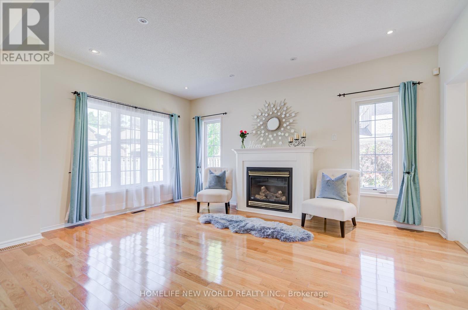 Photo 18 of 25 Abilene Court, Richmond Hill ON