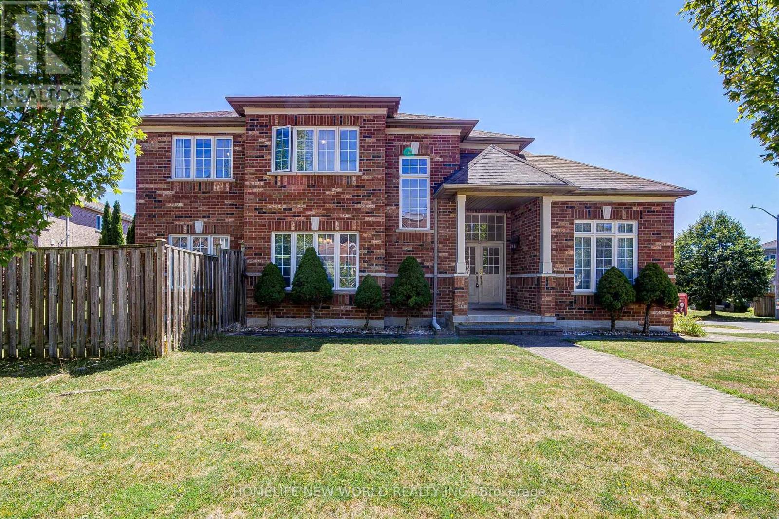 Photo 3 of 25 Abilene Court, Richmond Hill ON