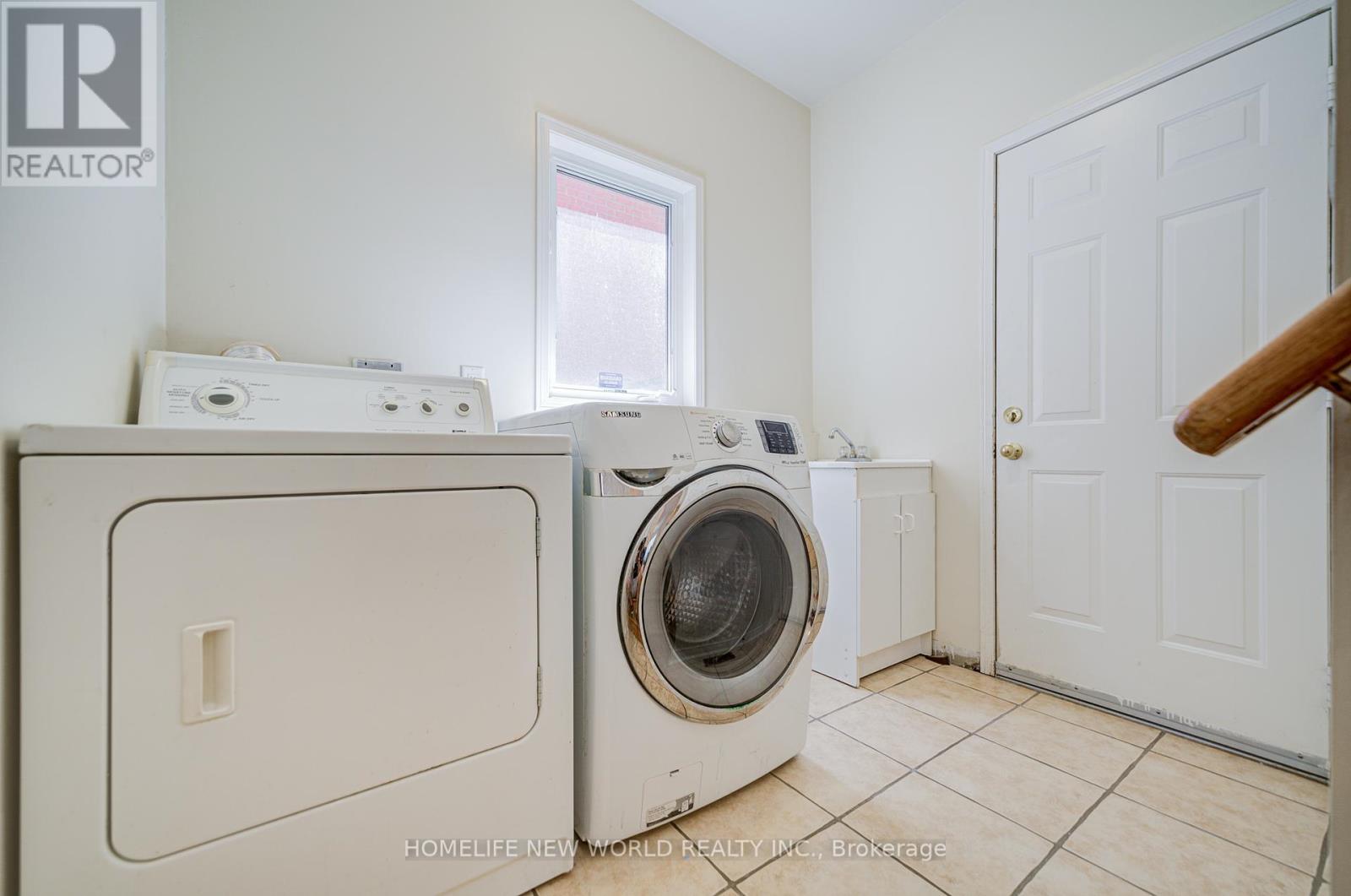 Photo 31 of 25 Abilene Court, Richmond Hill ON
