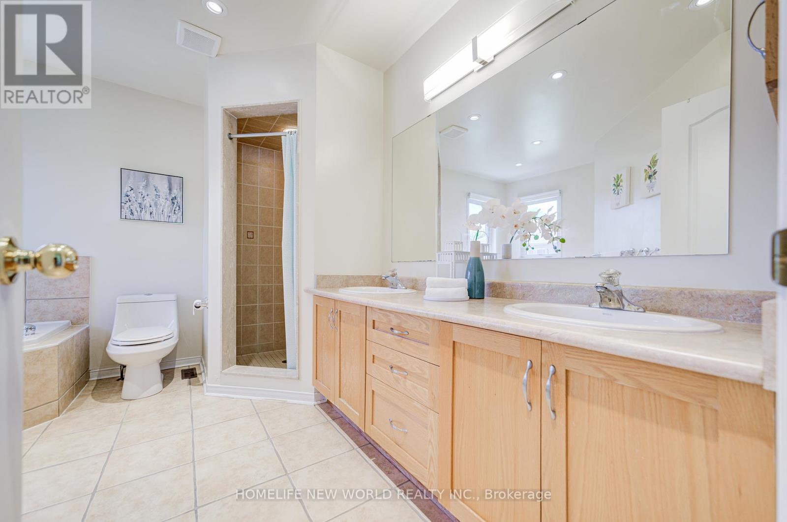 Photo 38 of 25 Abilene Court, Richmond Hill ON