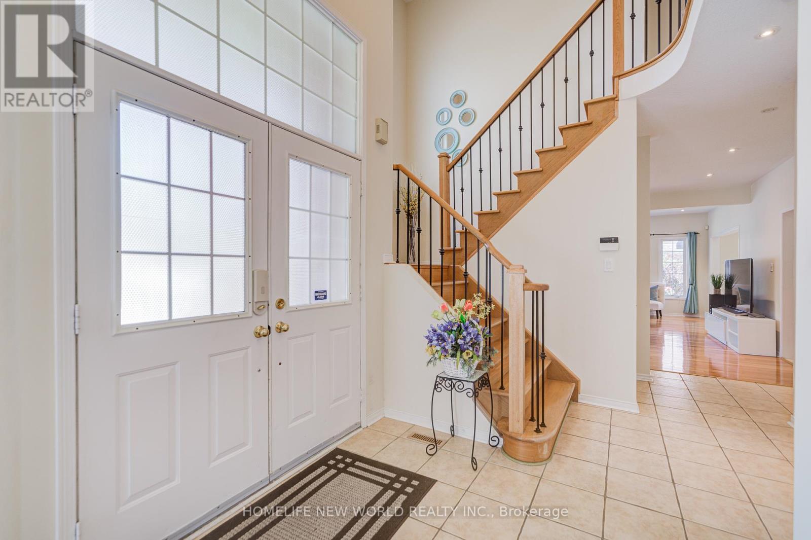 Photo 5 of 25 Abilene Court, Richmond Hill ON
