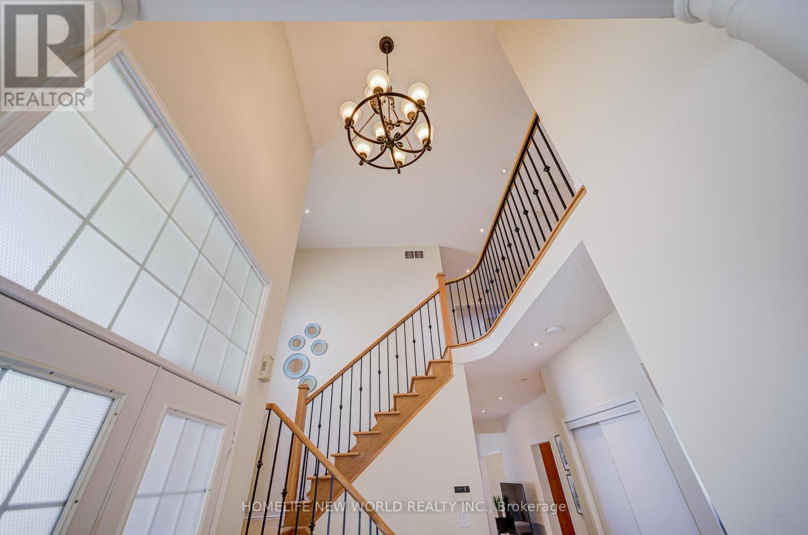 Photo 7 of 25 Abilene Court, Richmond Hill ON