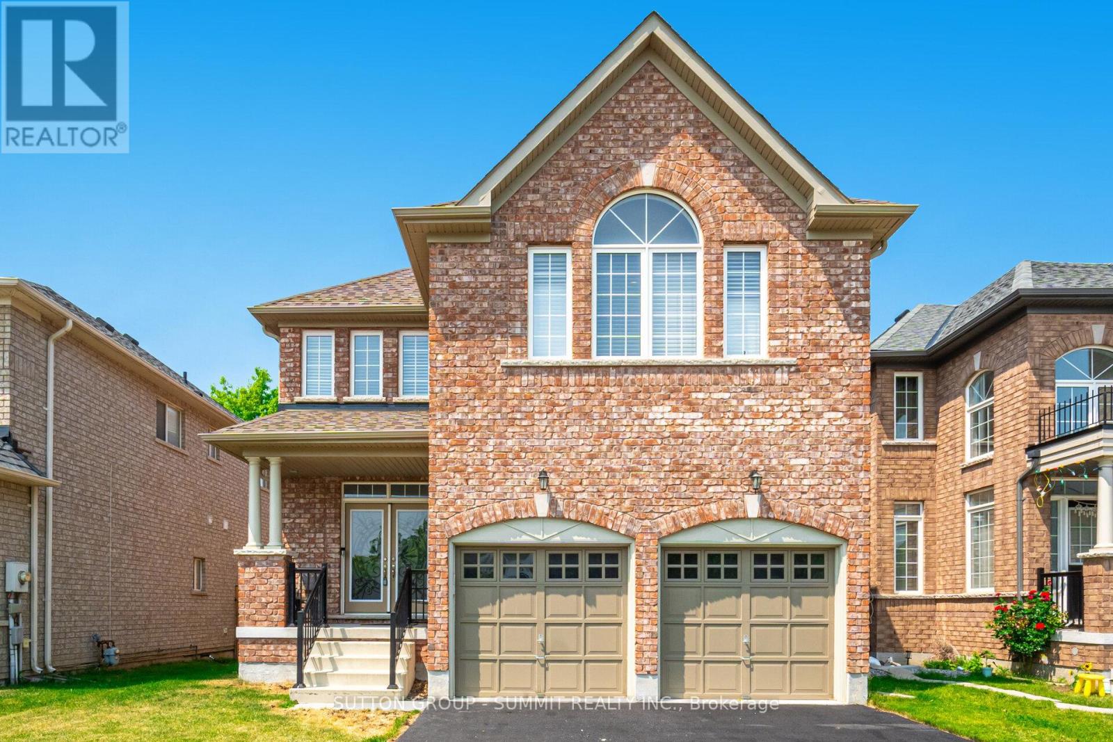 Photo 1 of 16 Westminster Circle, Barrie ON