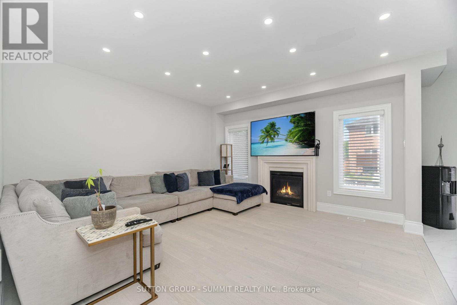 Photo 14 of 16 Westminster Circle, Barrie ON