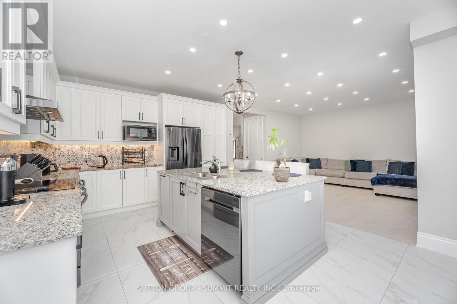Photo 19 of 16 Westminster Circle, Barrie ON