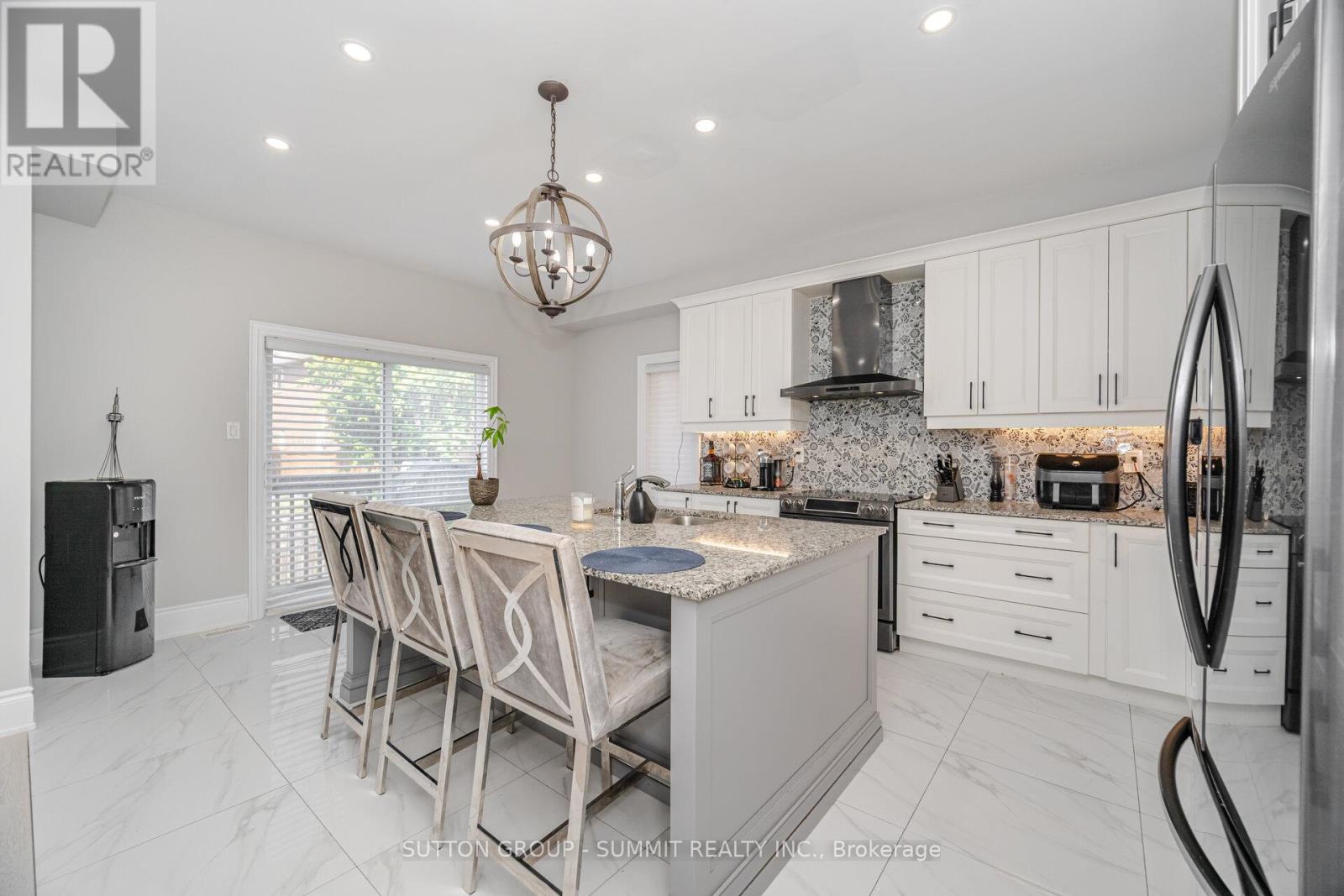 Photo 20 of 16 Westminster Circle, Barrie ON