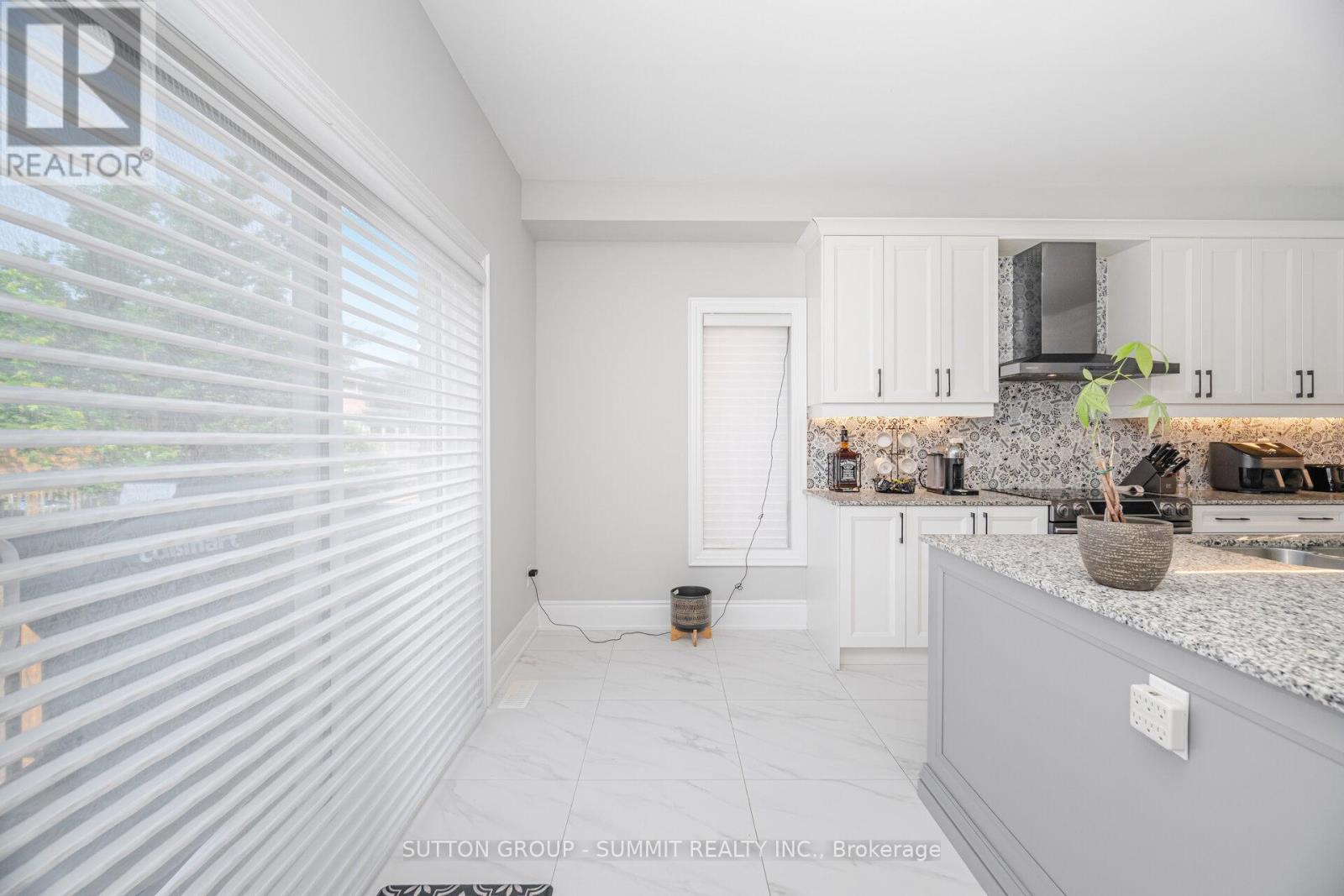 Photo 21 of 16 Westminster Circle, Barrie ON