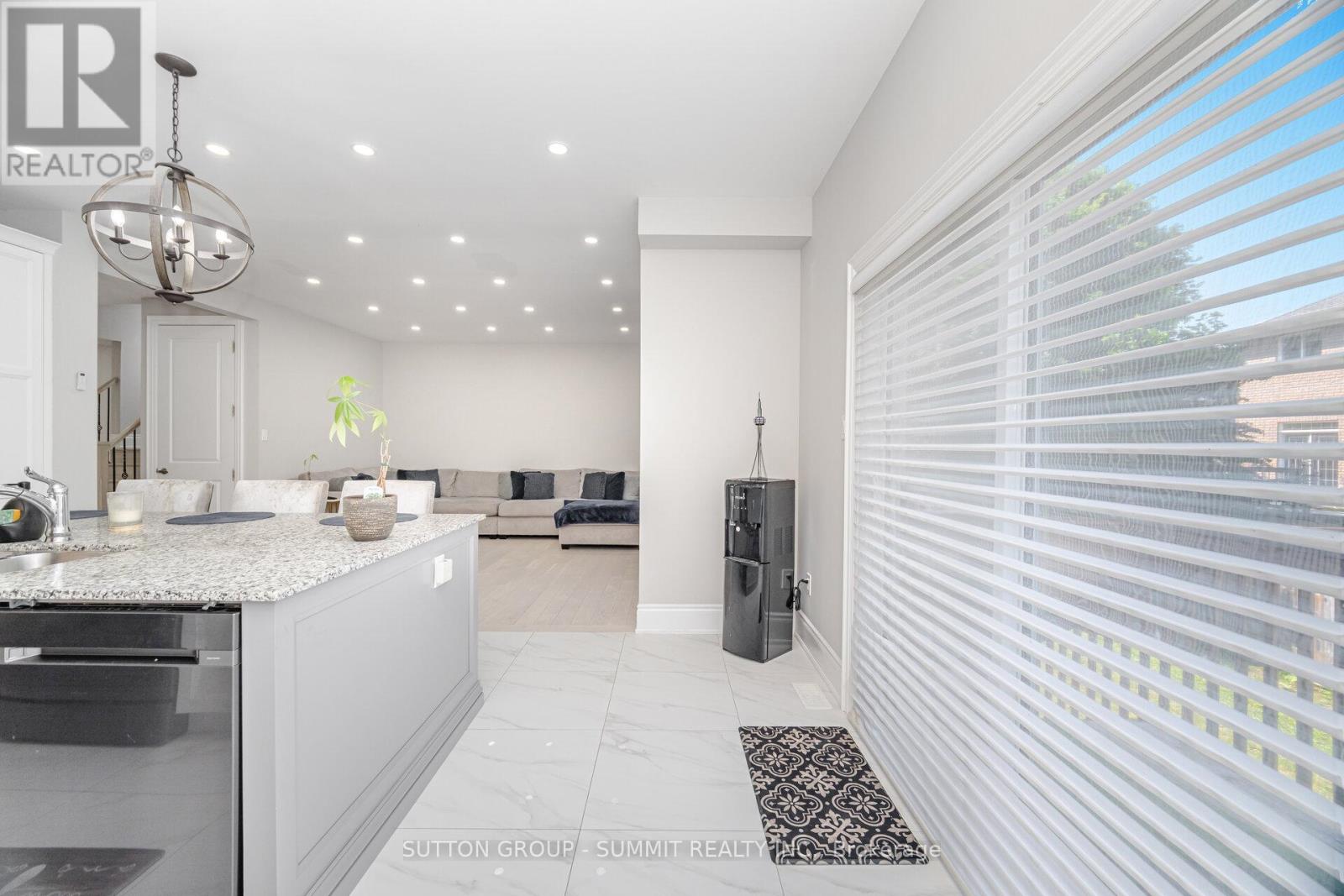 Photo 22 of 16 Westminster Circle, Barrie ON