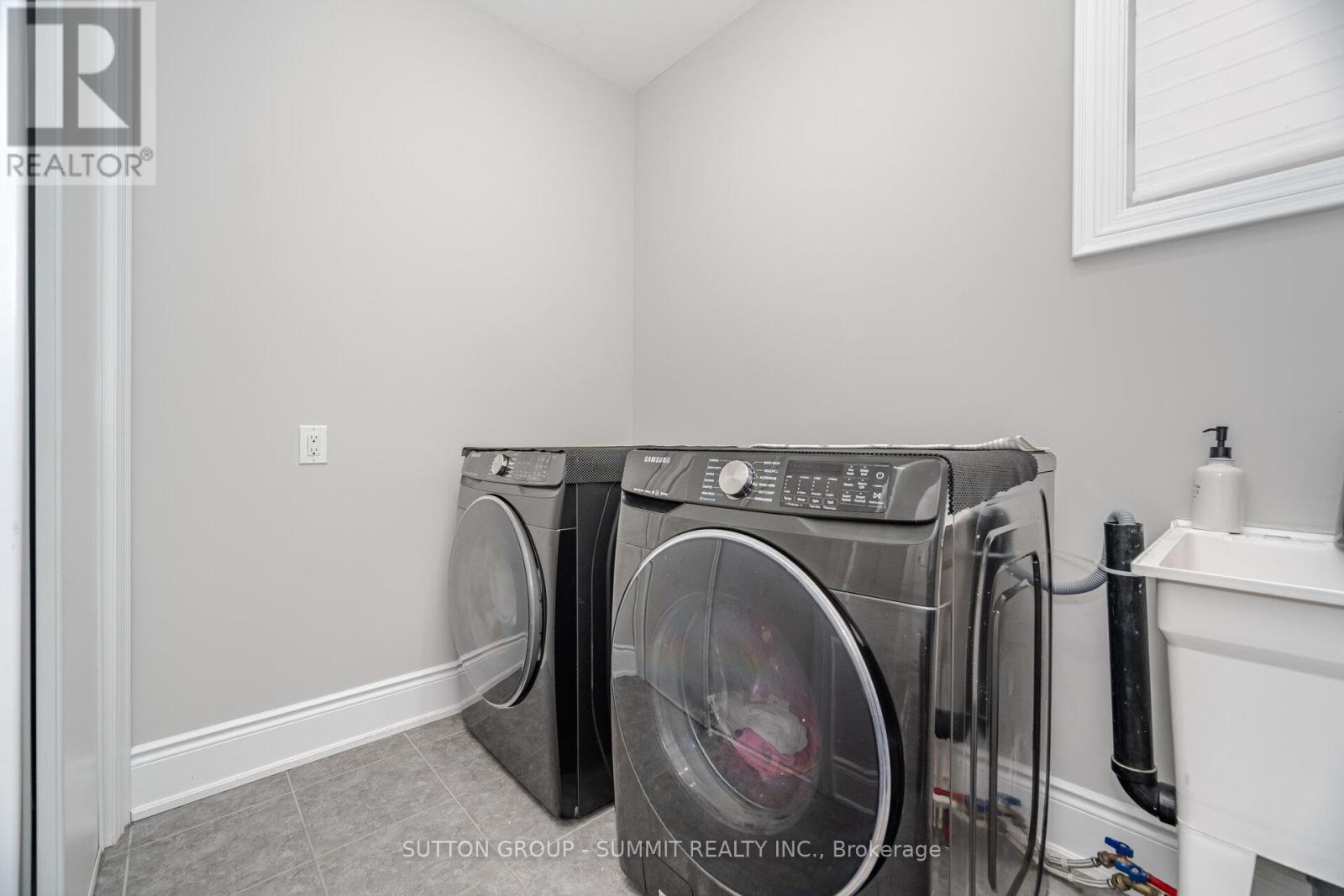 Photo 24 of 16 Westminster Circle, Barrie ON