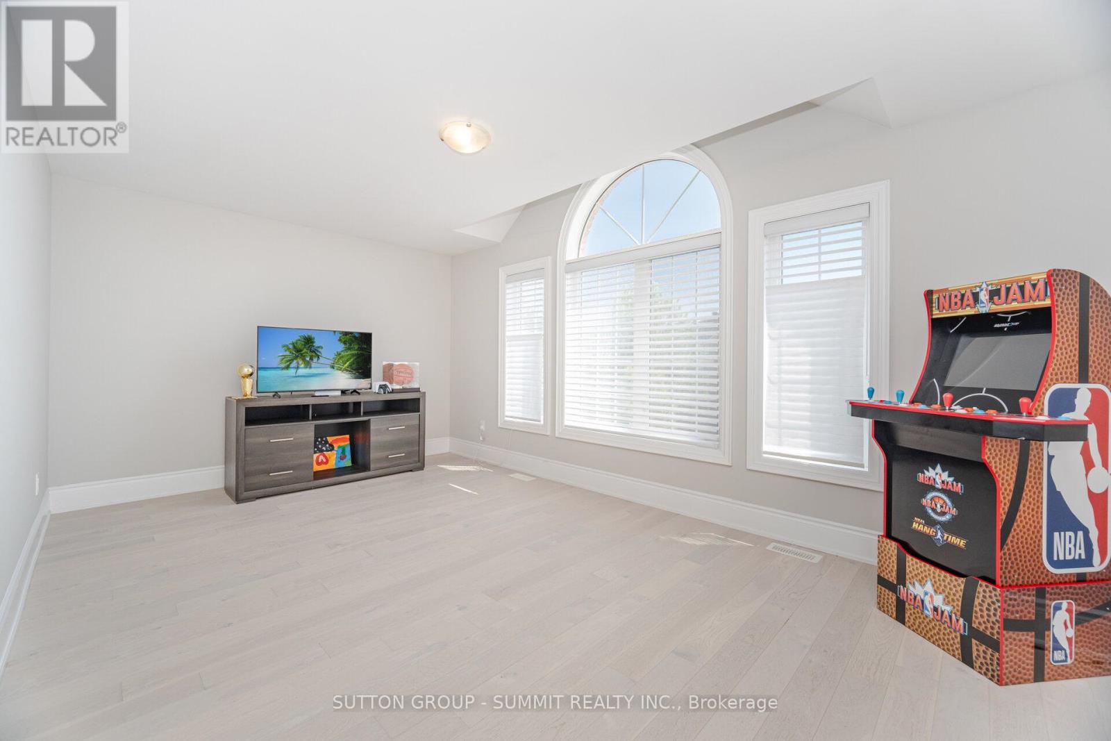 Photo 27 of 16 Westminster Circle, Barrie ON
