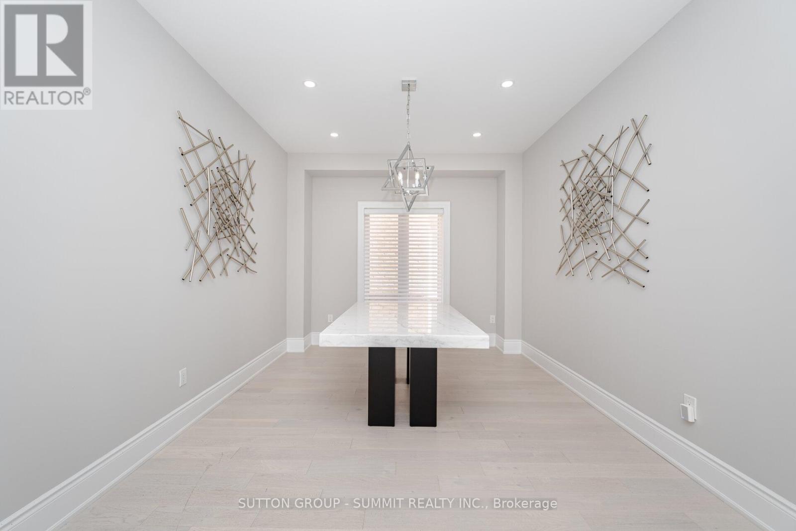 Photo 9 of 16 Westminster Circle, Barrie ON