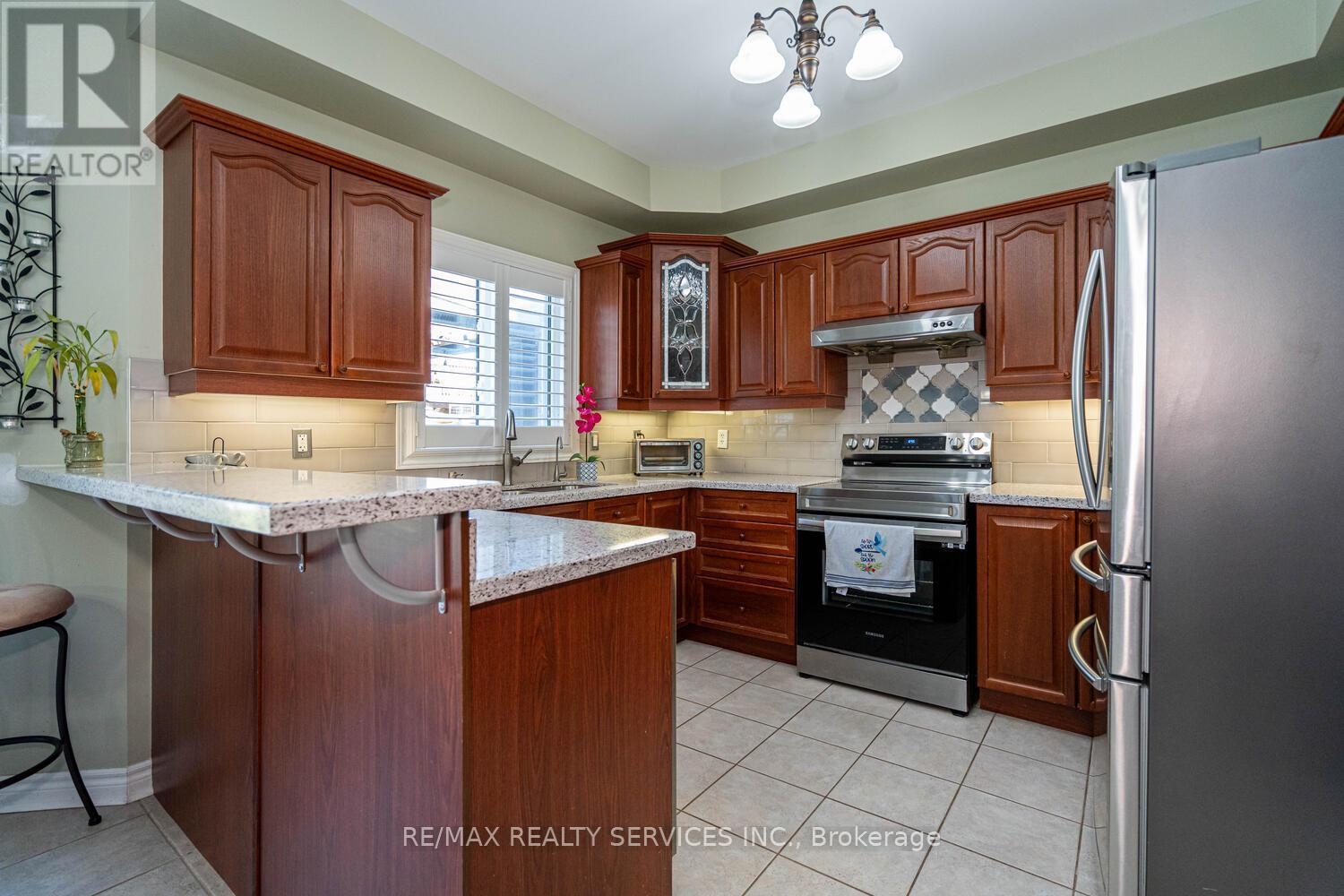 Photo 14 of 22 Sovereigns Gate, Barrie ON