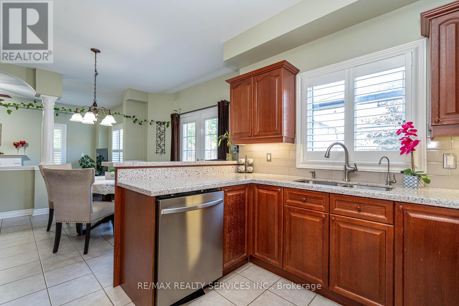 Photo 15 of 22 Sovereigns Gate, Barrie ON