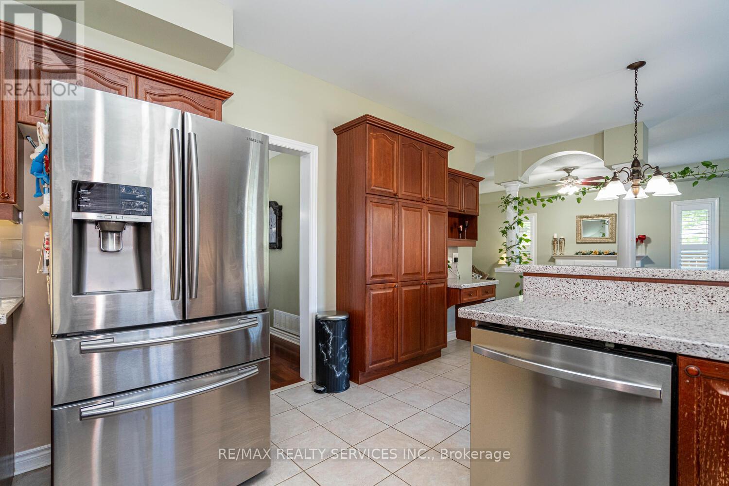 Photo 16 of 22 Sovereigns Gate, Barrie ON