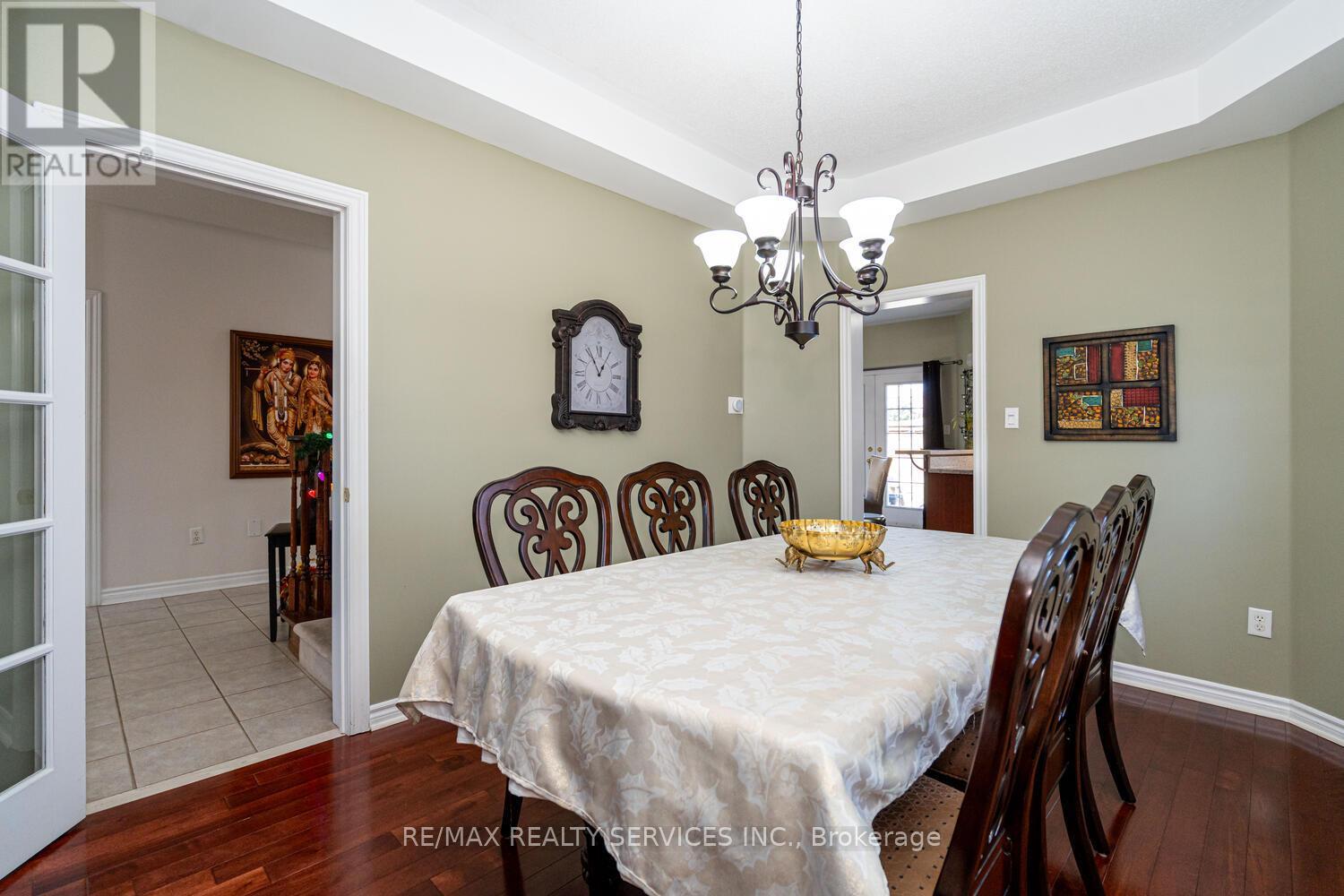Photo 18 of 22 Sovereigns Gate, Barrie ON