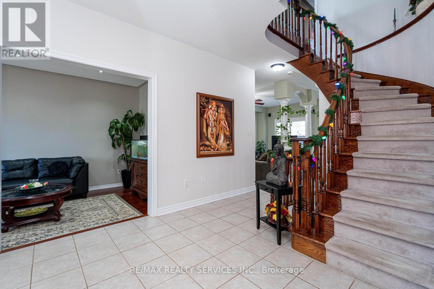 Photo 21 of 22 Sovereigns Gate, Barrie ON