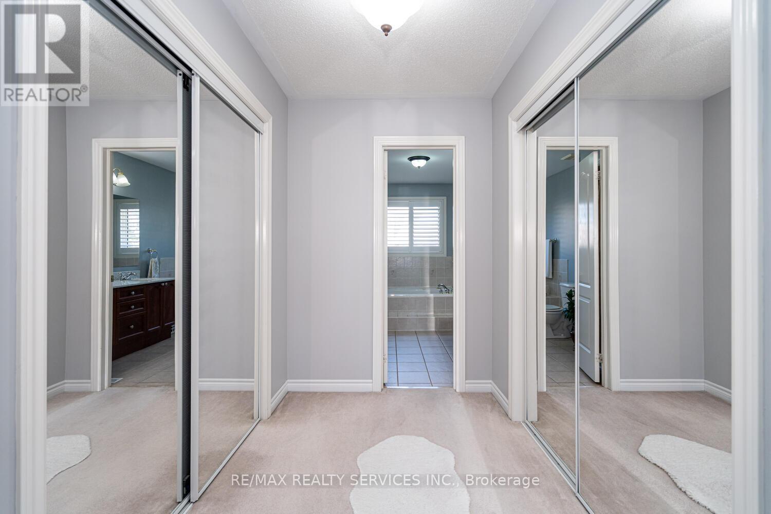 Photo 26 of 22 Sovereigns Gate, Barrie ON