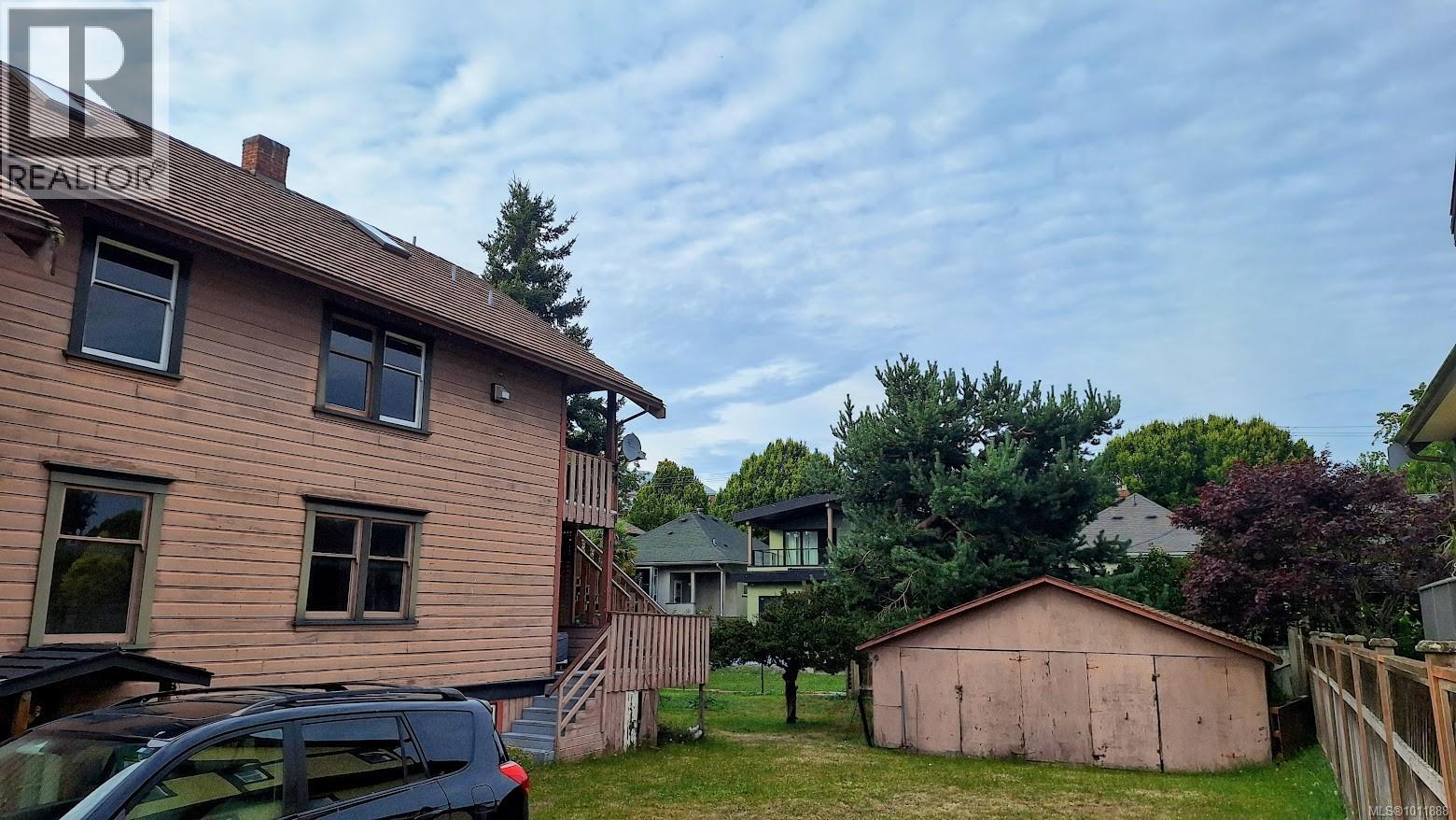 220 Michigan St - 4