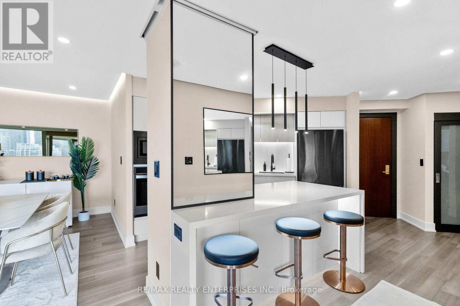 Photo 7 of 1208 1 Palace Pier Court, Toronto ON