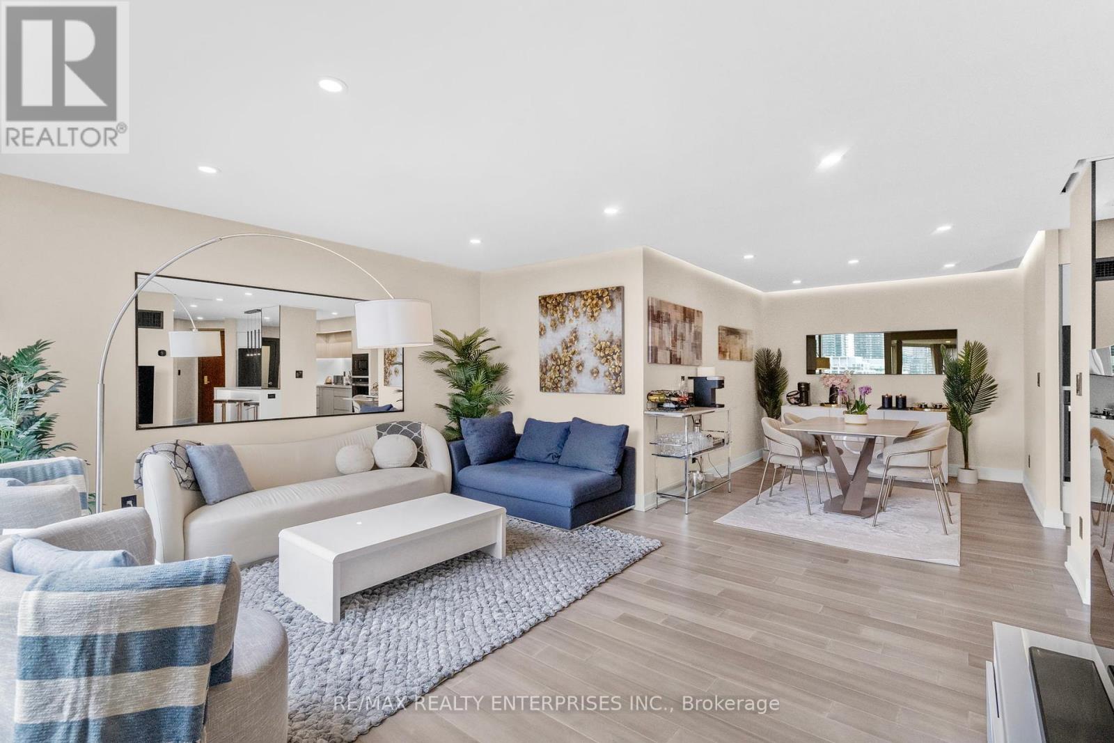 Photo 3 of 1208 1 Palace Pier Court, Toronto ON