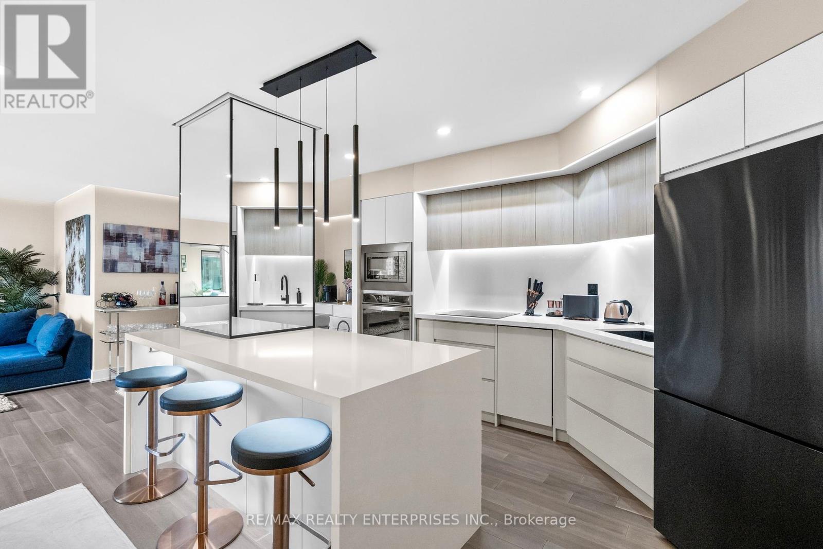 Photo 4 of 1208 1 Palace Pier Court, Toronto ON