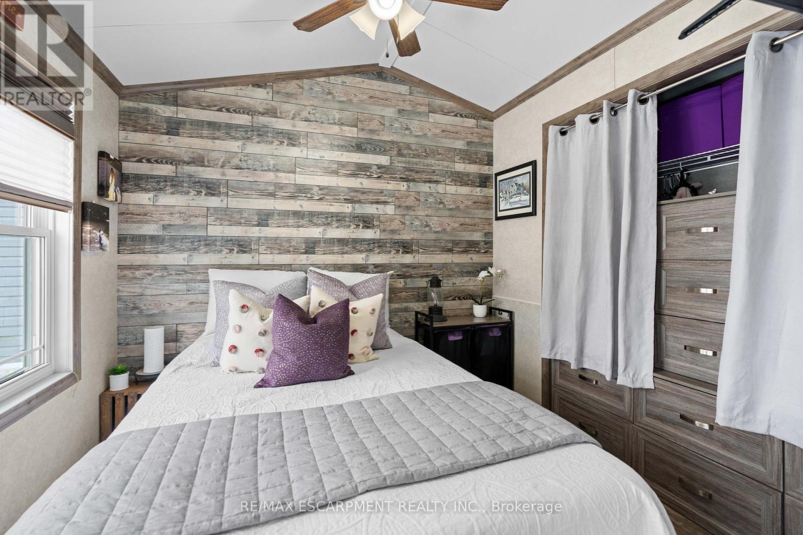 Photo 17 of 10 Oak 4449 Milburough Line, Burlington ON
