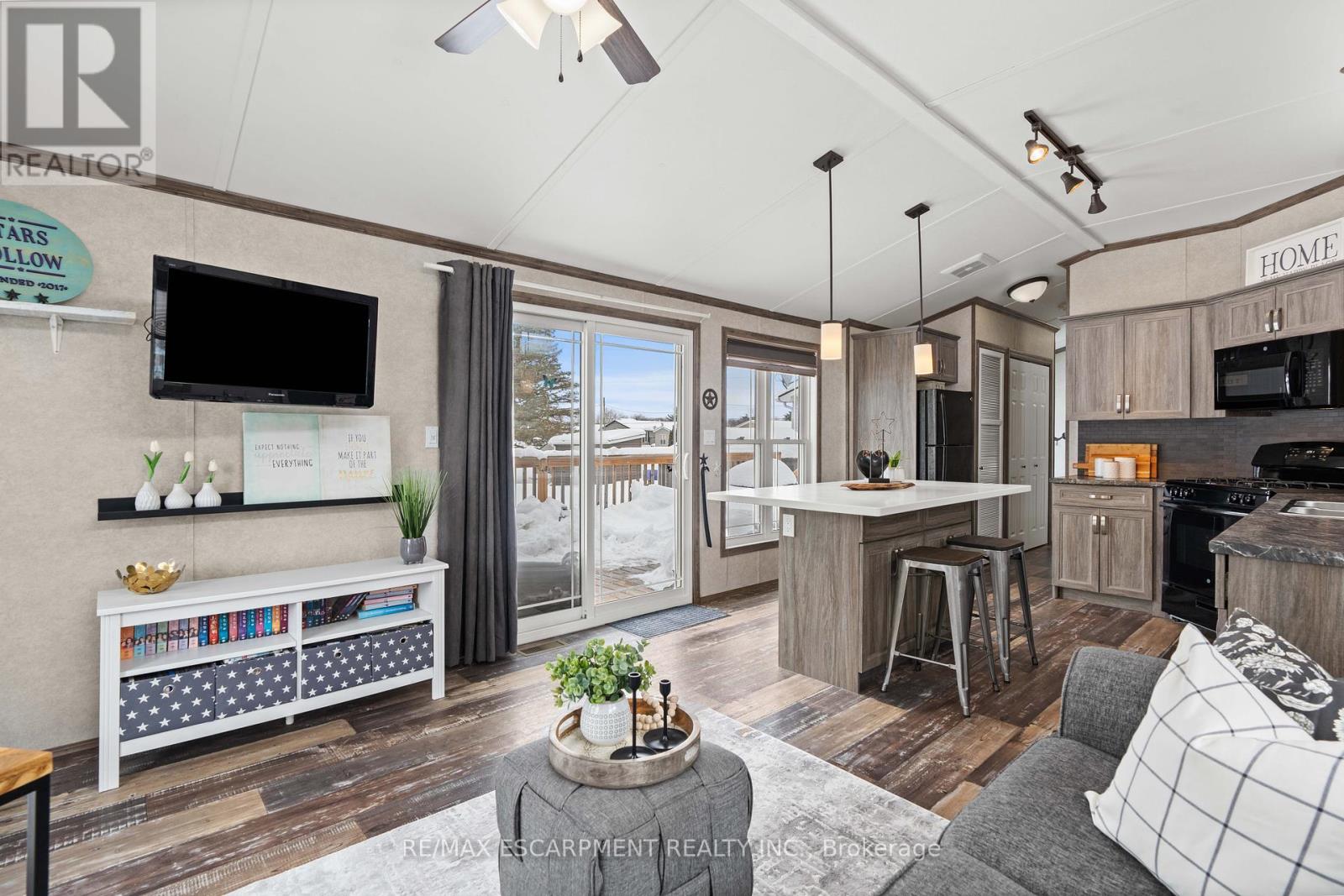 Photo 7 of 10 Oak 4449 Milburough Line, Burlington ON