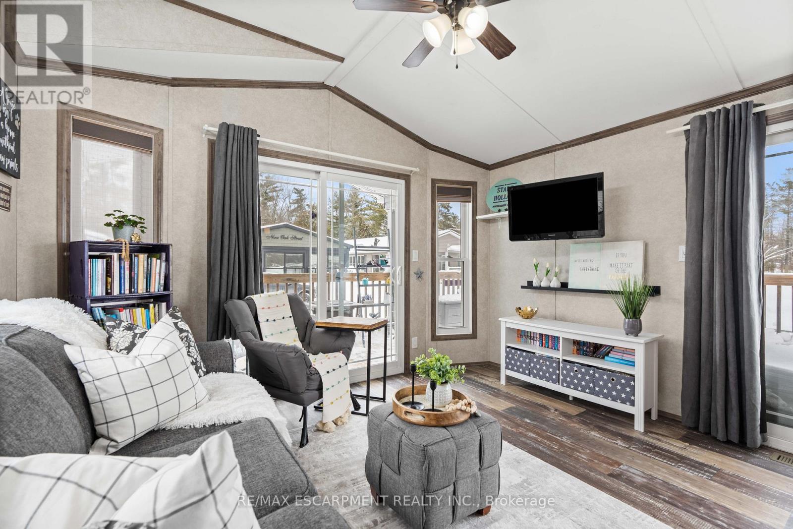 Photo 9 of 10 Oak 4449 Milburough Line, Burlington ON